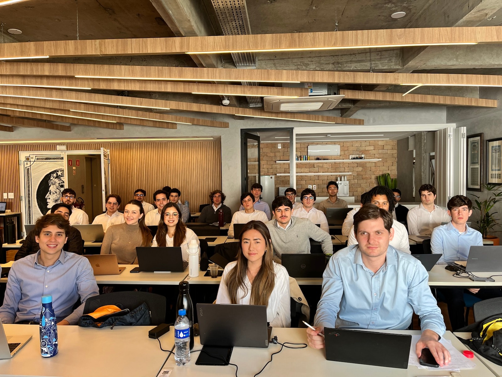 Turma reunida durante uma formação da Bankers Academy